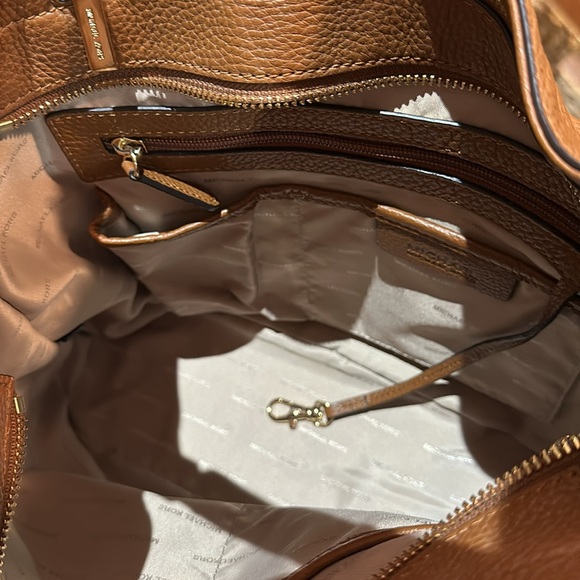 Authentic Michael Kors Bedford Belted Venus Leather Shoulder Bag in Luggage, EUC - Picture 12 of 16